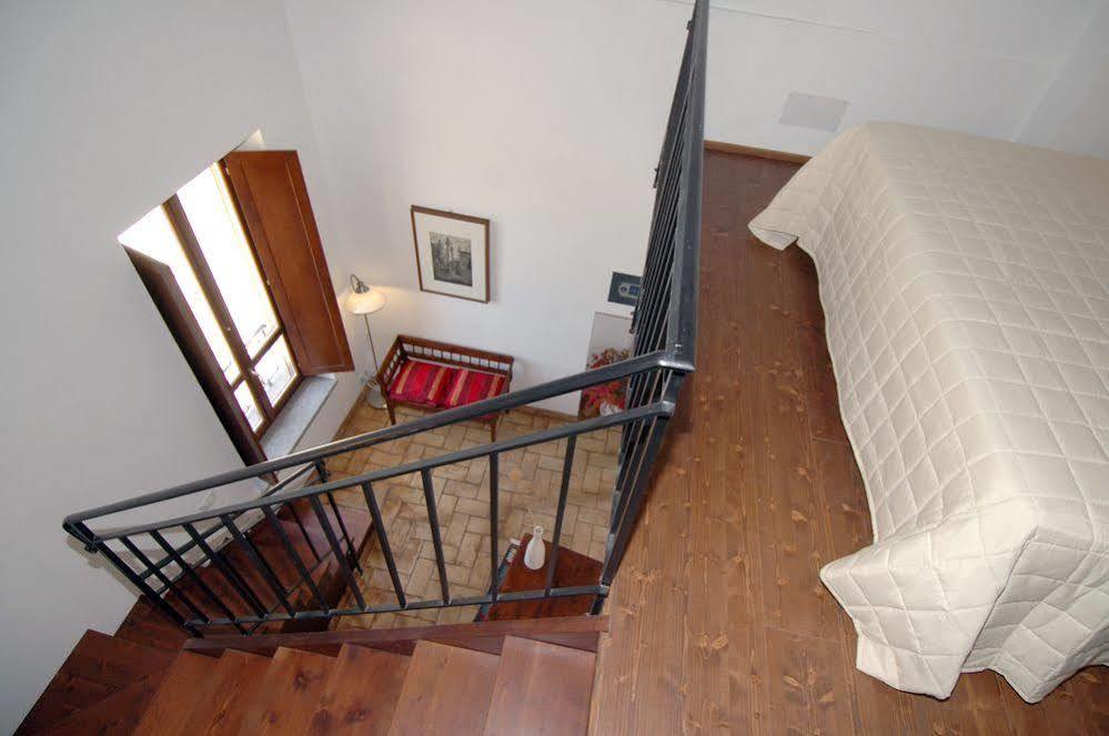Maison d'hôtes Residenza D'Epoca Pietra Di Ponente à Ciampino Extérieur photo